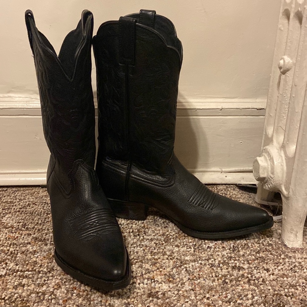 Black Ariat cowboy western boots